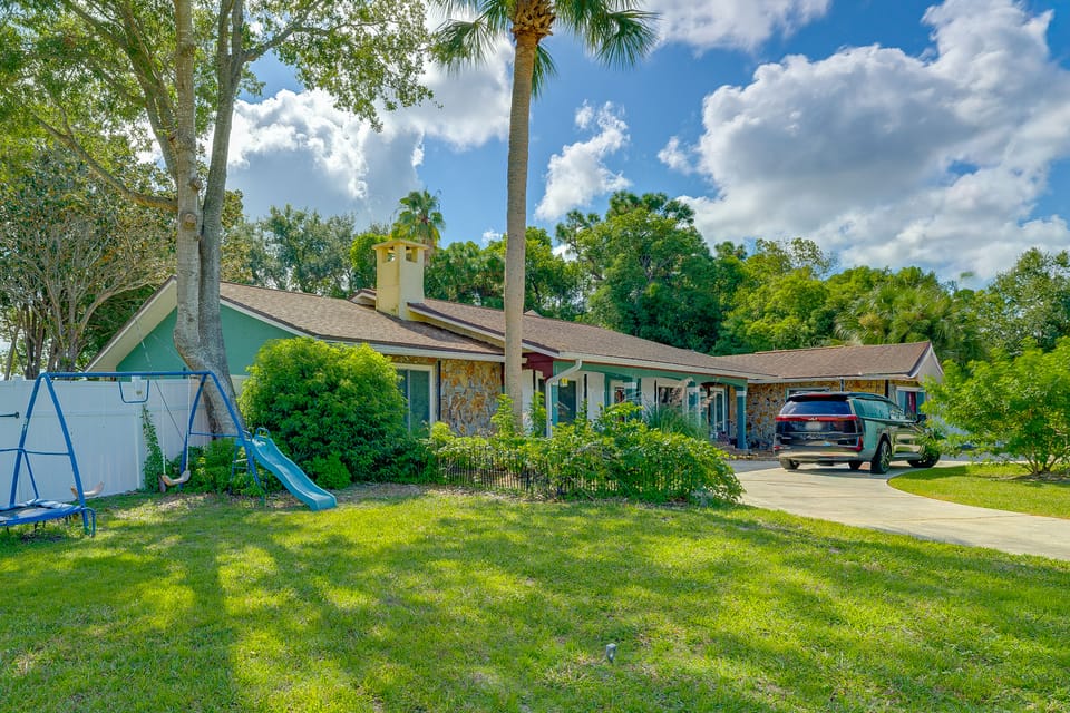 4 Mi to Hudson Beach! Spacious Group Retreat House in Florida