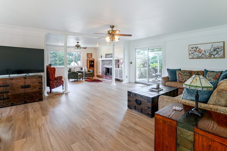 1 Mi to Courthouse Plaza! Home w/ Deck + Fireplace House in Prescott