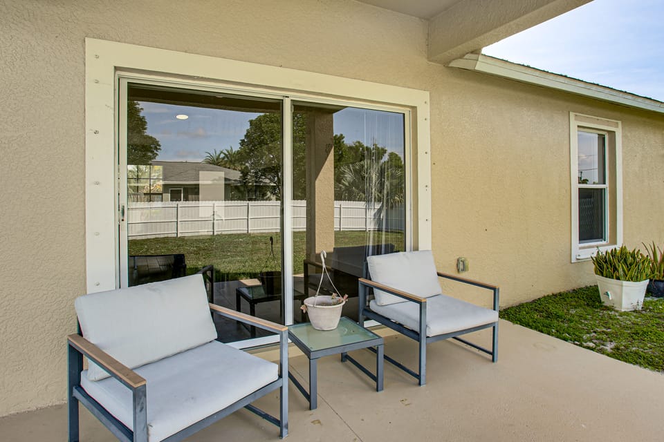 Bright Cape Coral Home, 9 Mi to Downtown House in Cape Coral