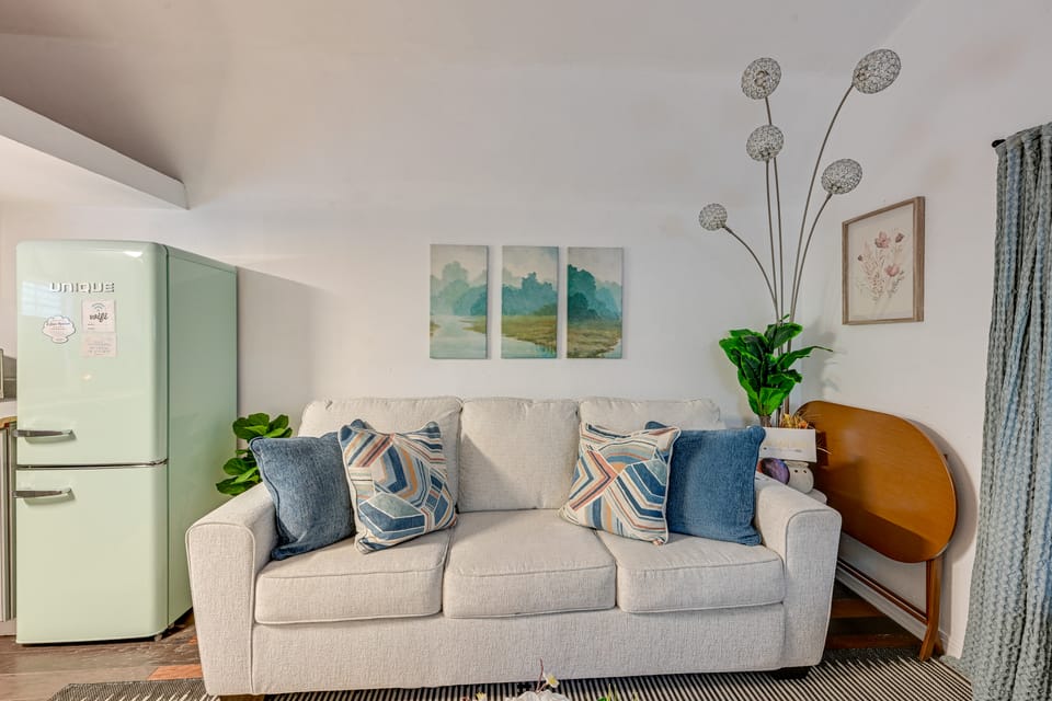 Private Patio & Grill! Tampa Studio Retreat Apartment in Tampa