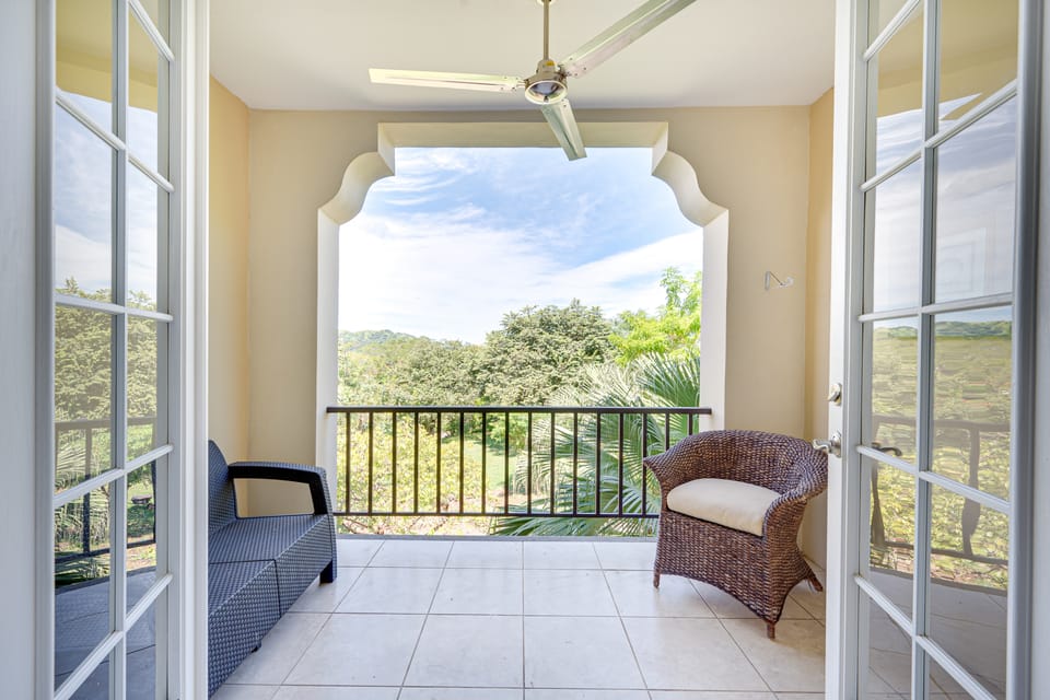 Pacifico Townhome w/ 4 Resort Pools & Beach Club! Apartment in Coco