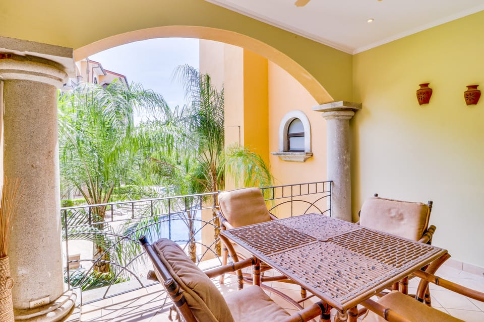 Bright 3BR Sunrise Resort 2nd-Floor | Balcony Apartment in Tamarindo