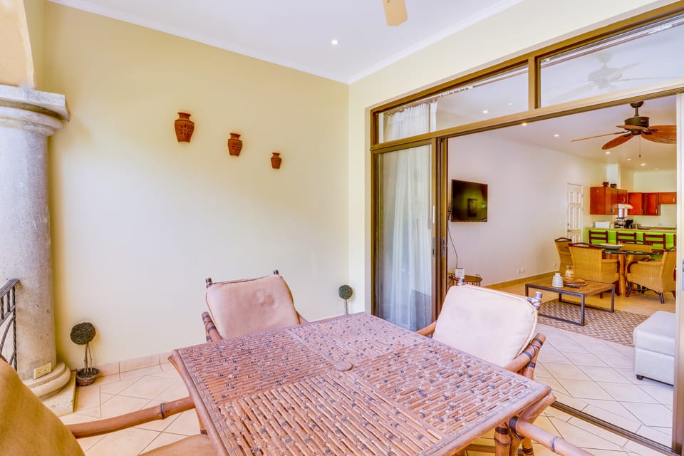 Bright 3BR Sunrise Resort 2nd-Floor | Balcony Apartment in Tamarindo
