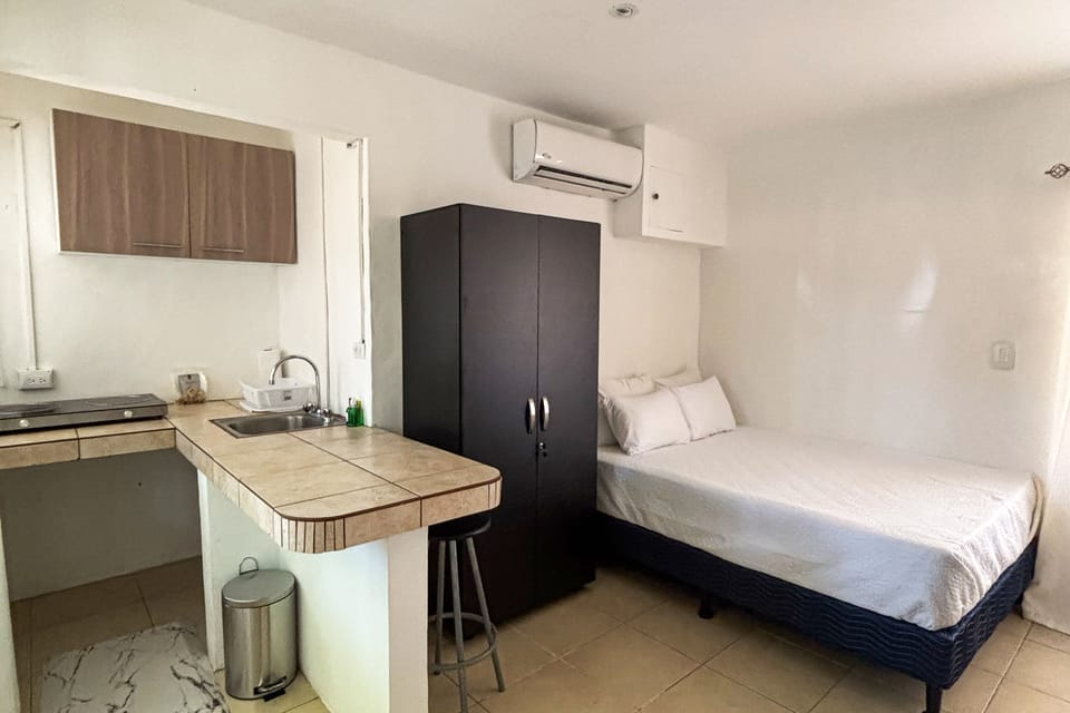 Club Voca Studio w/ Resort-Style Pool + Near Beach Apartment in Coco