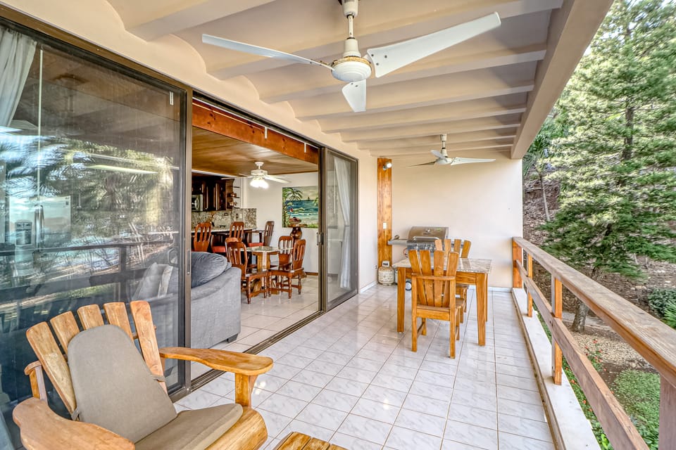 Ideal 2BR Oceanfront 2nd-Floor | Balcony Apartment in Playa Flamingo