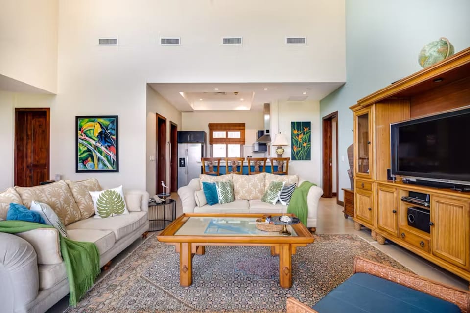 Playa Hermosa Penthouse: Ocean Views, 2 Pools Apartment in Guanacaste Province