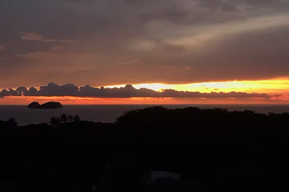Playa Hermosa Penthouse: Ocean Views, 2 Pools Apartment in Guanacaste Province
