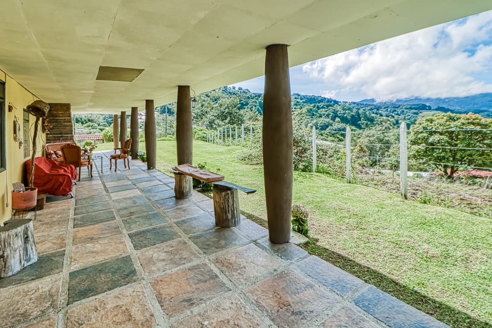 Dog-Friendly, Secluded, Game Room: Dota Mountain House in San José Province