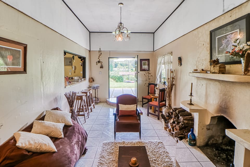 Dog-Friendly, Secluded, Game Room: Dota Mountain House in San José Province