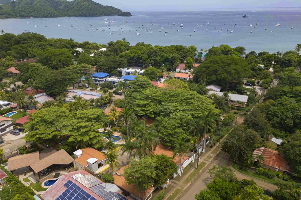 Ground-Floor Studio w/ Pool Access, Walk to Beach! Apartment in Coco