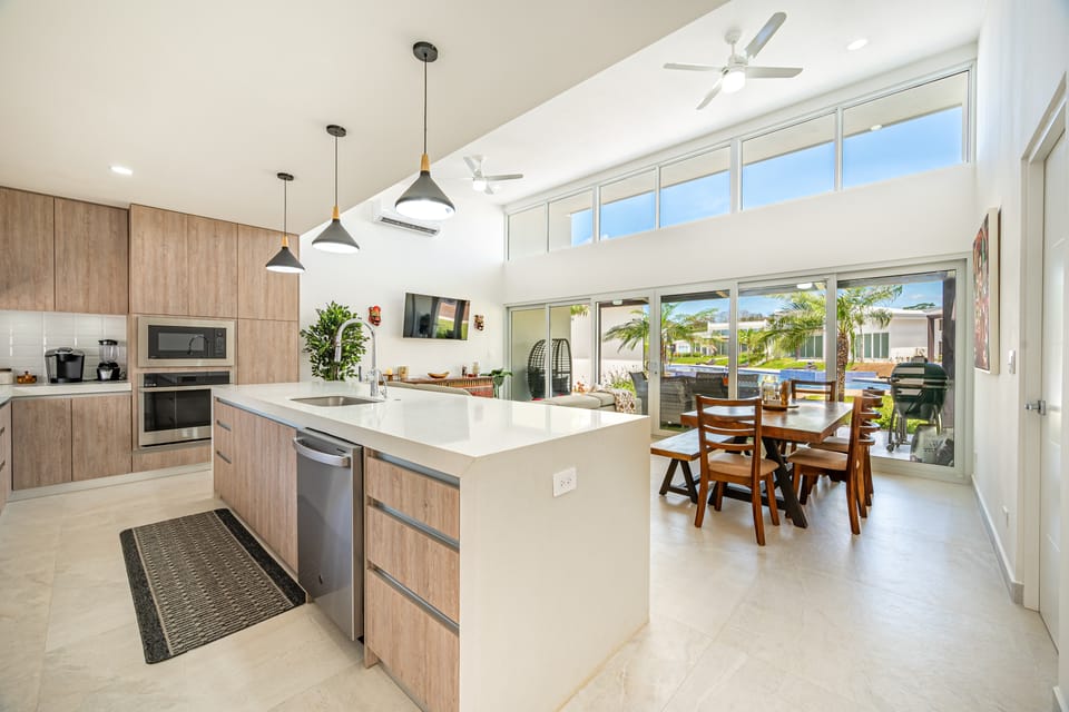 Playa Avellanas Villa: Modern Luxury, Pool, Views House in Guanacaste Province