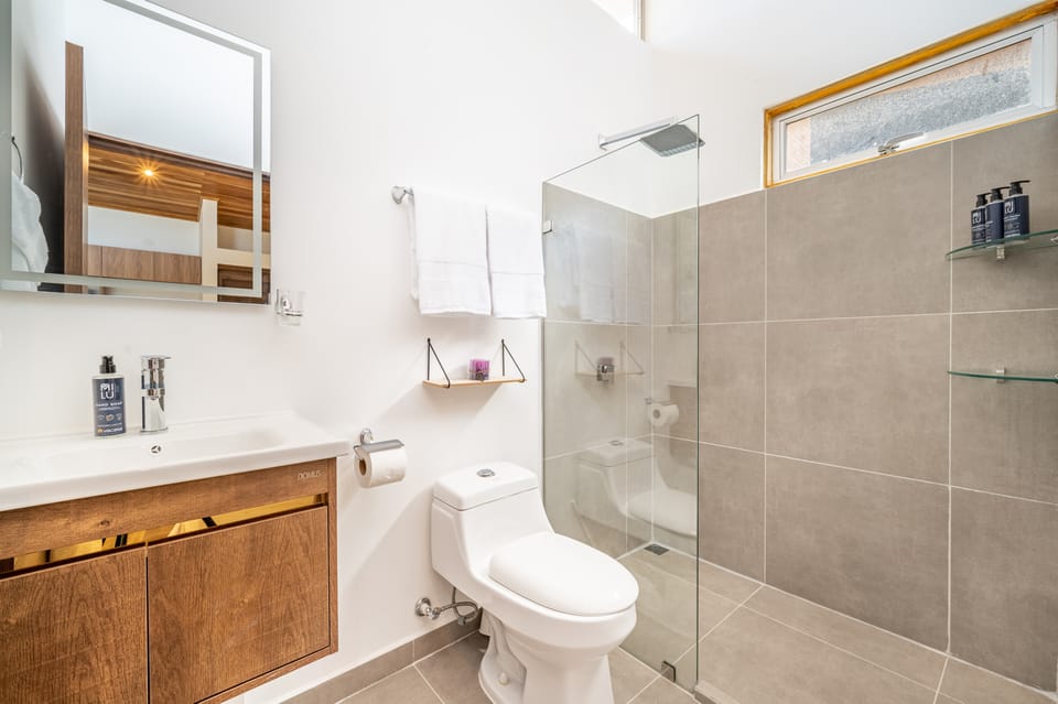 Walk to Shops & Eats! Cozy Playas Del Coco Studio Apartment in Coco