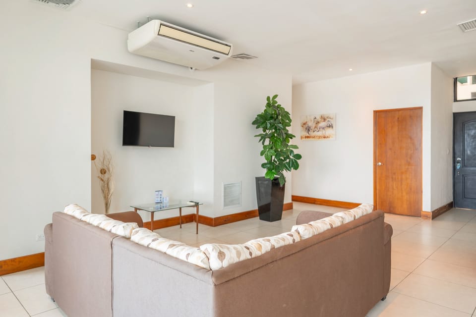 El Roble Penthouse: Wraparound Deck, Views Apartment in Puntarenas Province