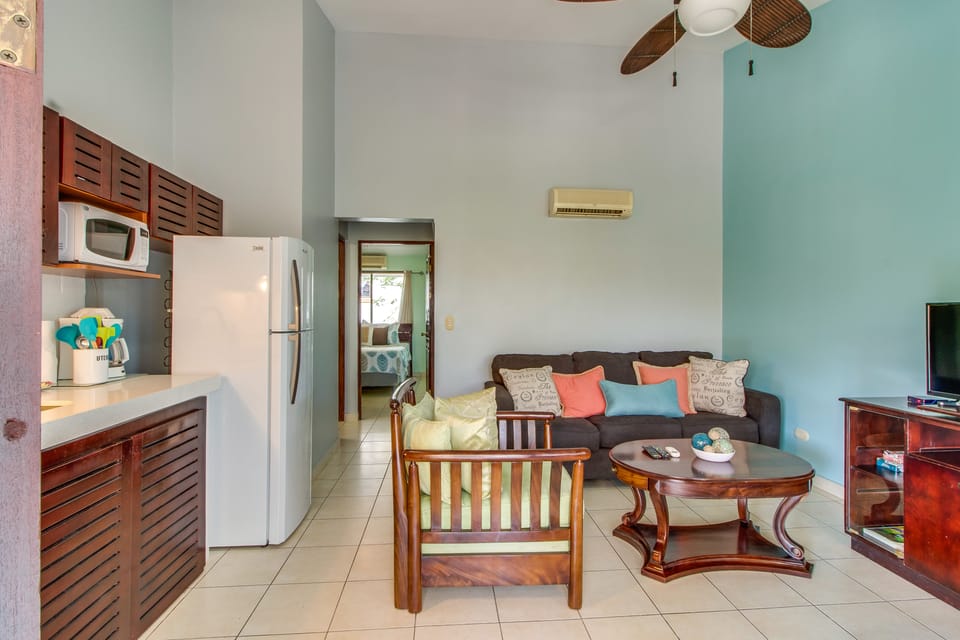 Playas del Coco Condo: Walk to Beach & Restaurants Apartment in Coco
