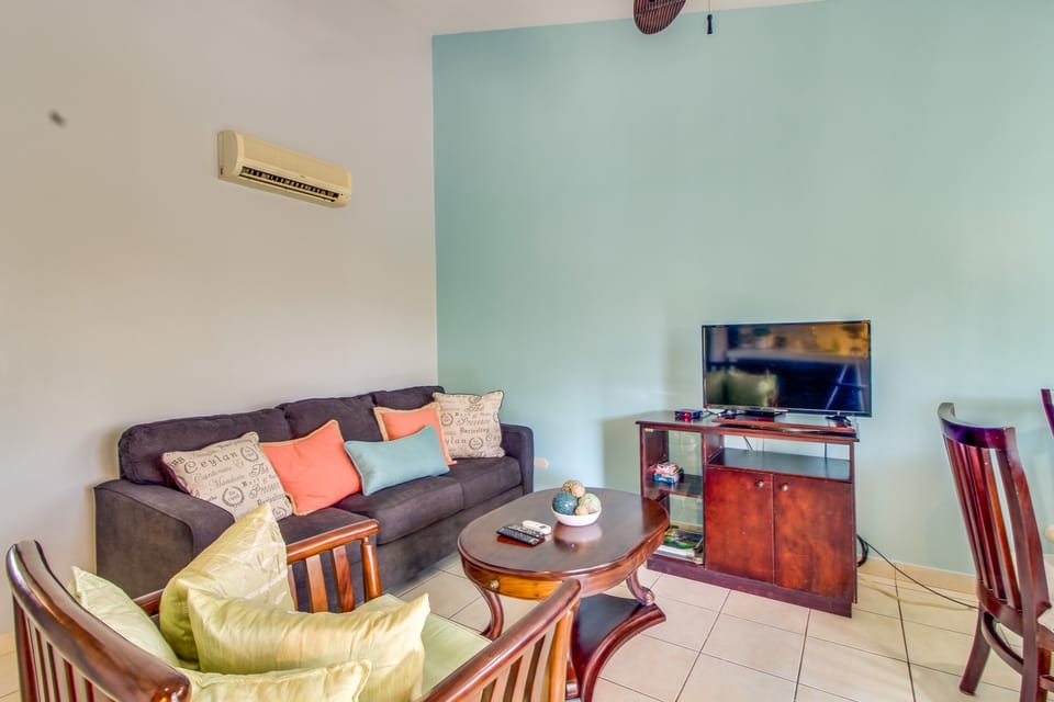 Playas del Coco Condo: Walk to Beach & Restaurants Apartment in Coco