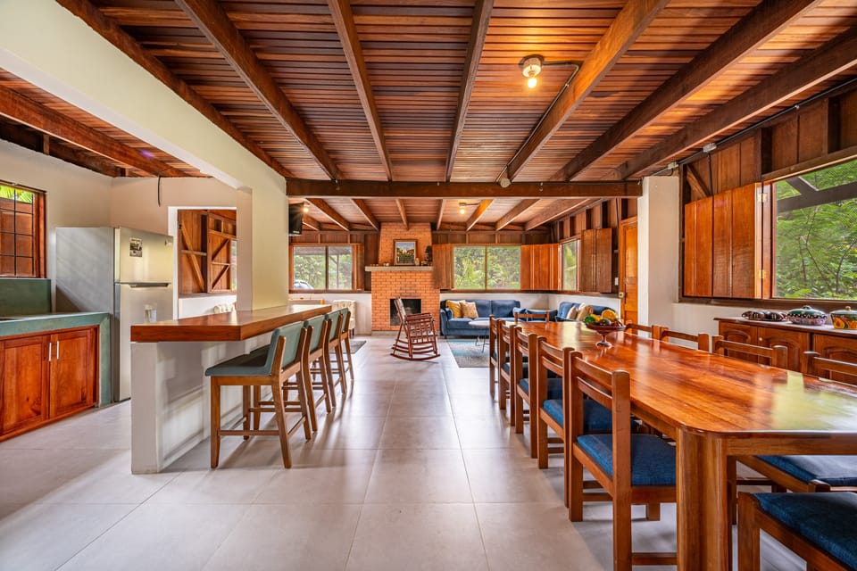 Lush Jungle Home w/ Chemical-Free Pool & Bar! House in Alajuela Province