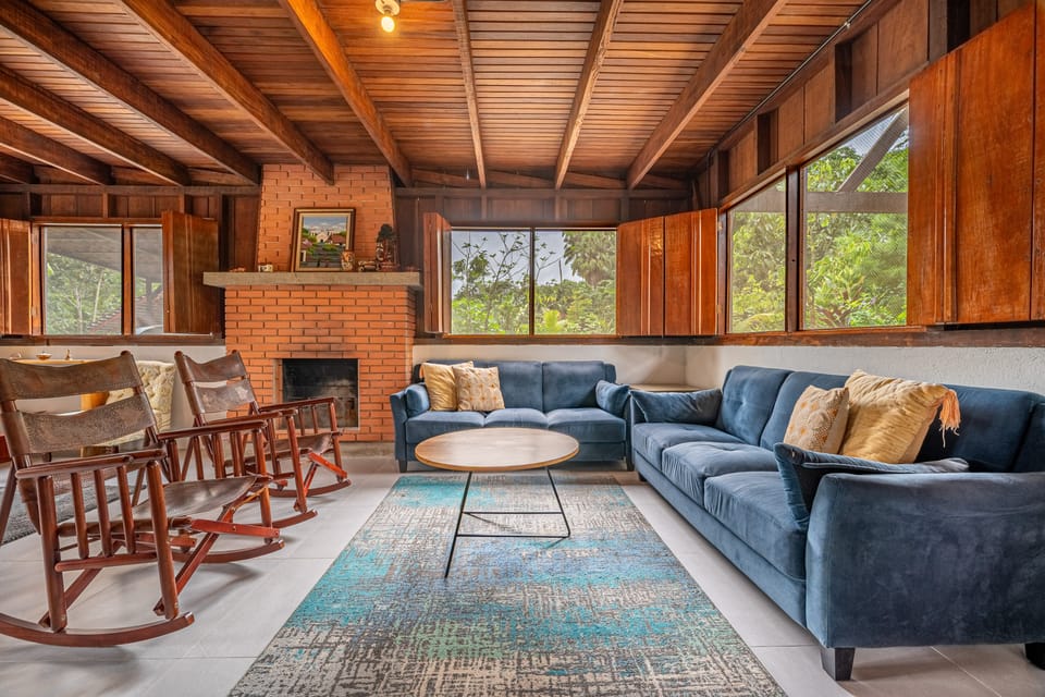 Lush Jungle Home w/ Chemical-Free Pool & Bar! House in Alajuela Province