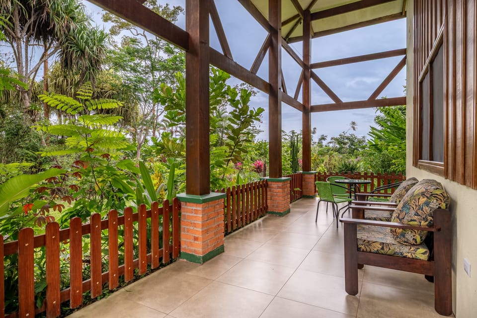 Lush Jungle Home w/ Chemical-Free Pool & Bar! House in Alajuela Province