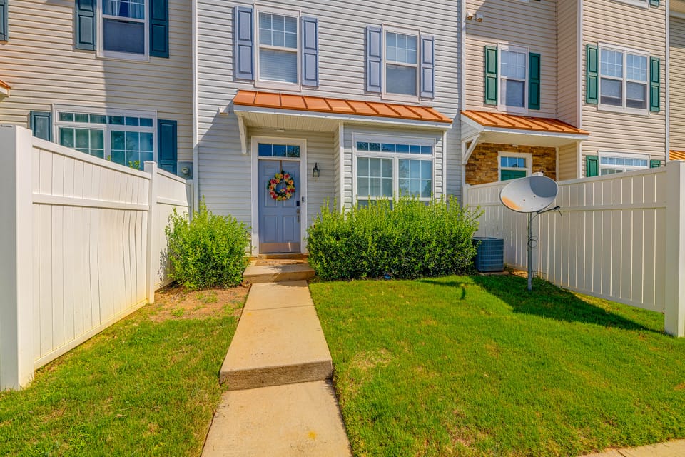 Home Gym & Pool Access! North Raleigh Retreat Apartment in Raleigh