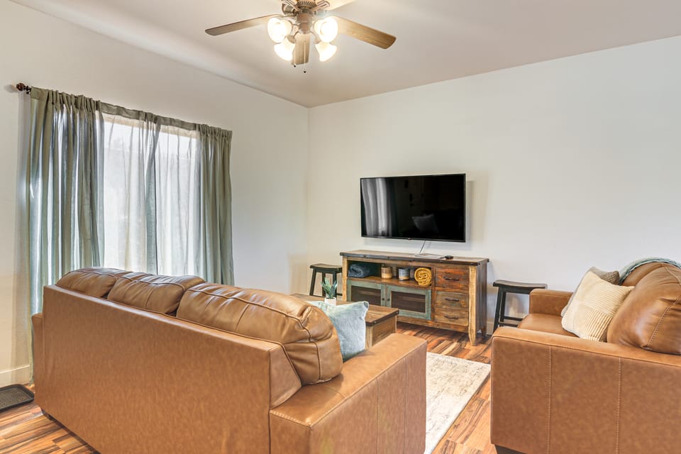 Gateway to Zion! Retreat w/ Pool & Hot Tub Access Apartment in Kanab