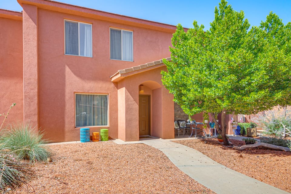 Gateway to Zion! Retreat w/ Pool & Hot Tub Access Apartment in Kanab