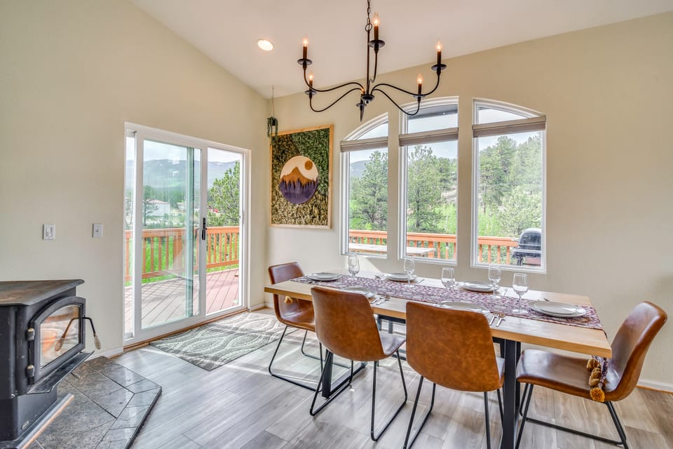 Blue Sky Retreat w/ 3rd-Floor Mtn Views, Starlink House in Bailey