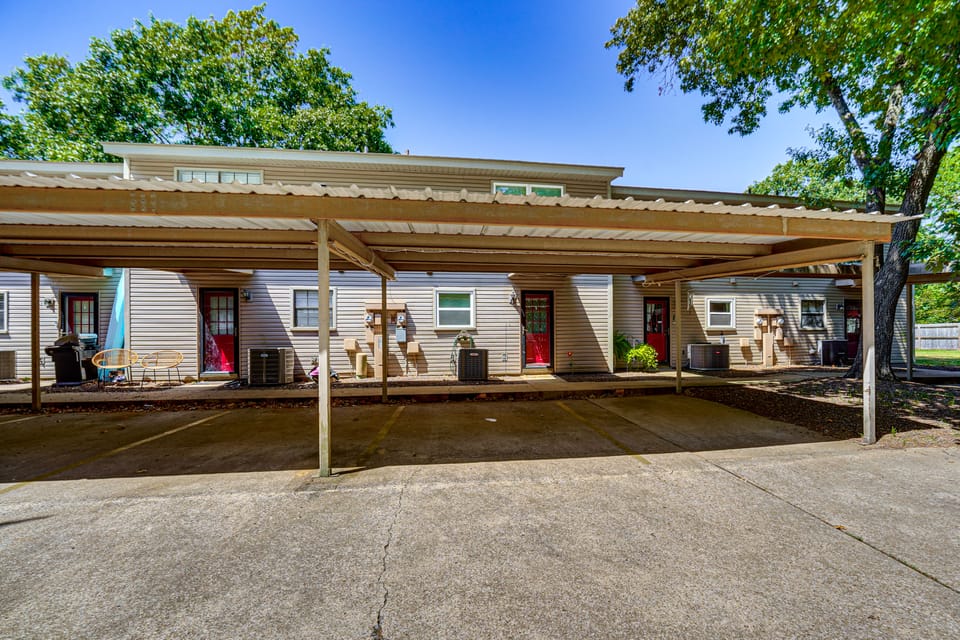 Remote Work Ready! Walkable Fayetteville Home Apartment in Fayetteville