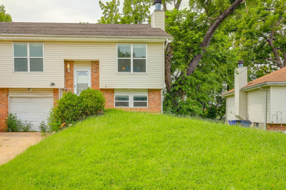 11 Mi to Overland Park: Olathe Mid-Term Stay Apartment in Olathe