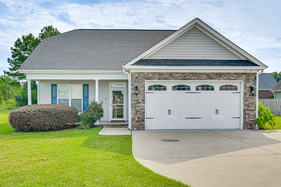 3 Mi to ECU! Modern Home w/ Game Room House in Greenville
