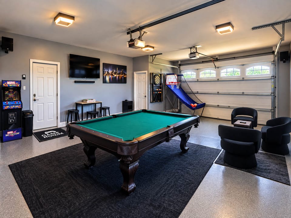 3 Mi to ECU! Modern Home w/ Game Room House in Greenville