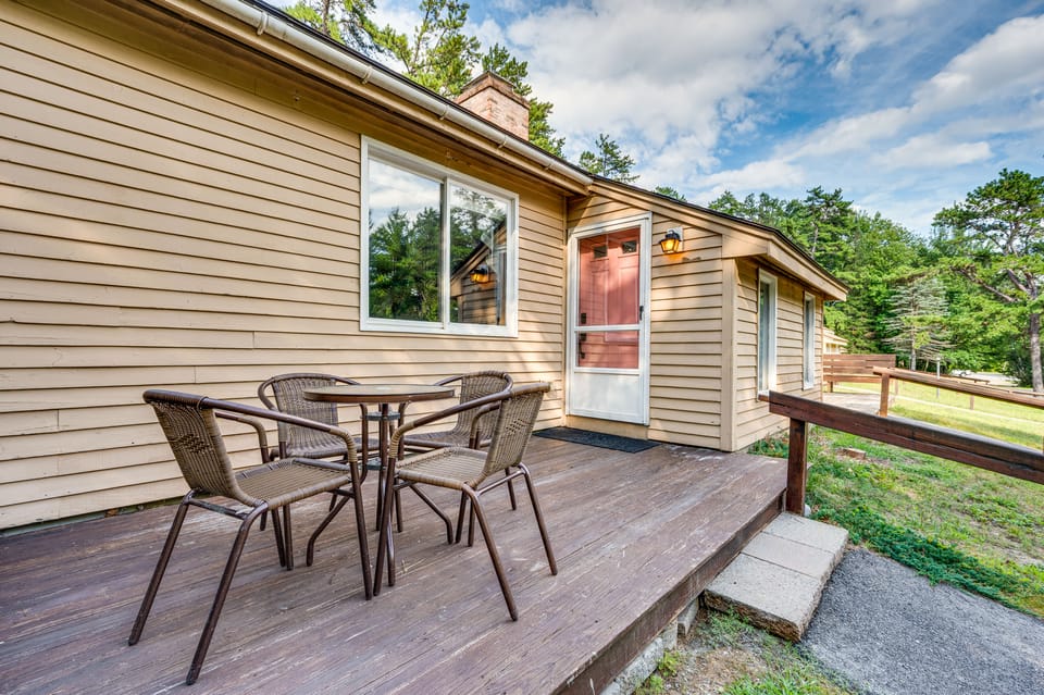 Walk to Echo Lake State Park! Family Escape Apartment in North Conway