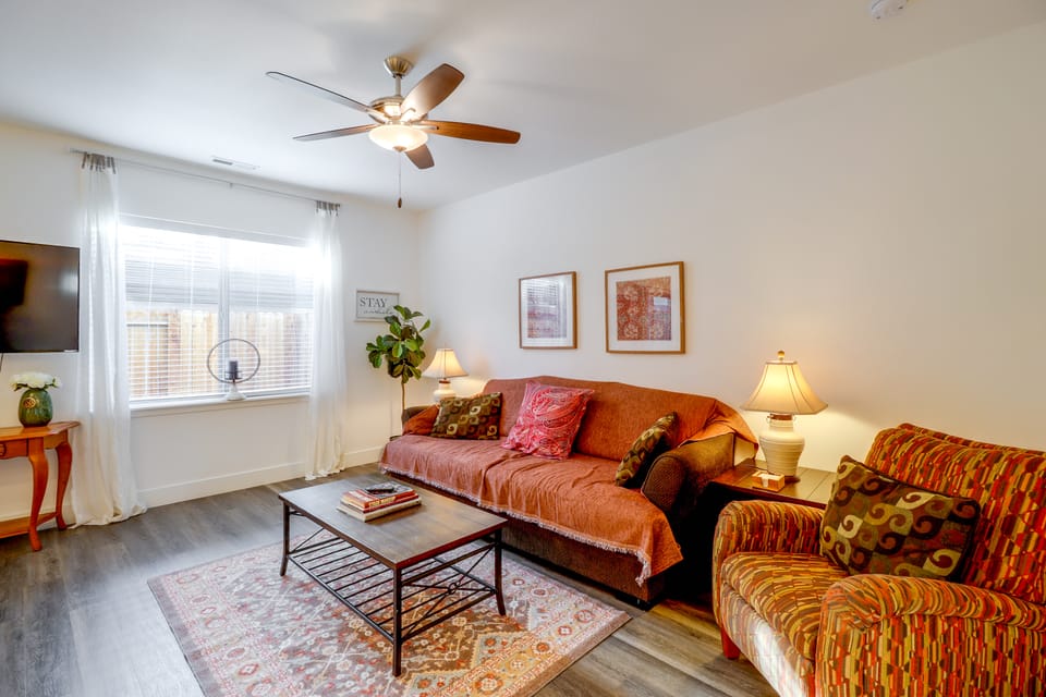 3 Mi to Nevada State Capitol & More! Inviting Unit Apartment in Carson City