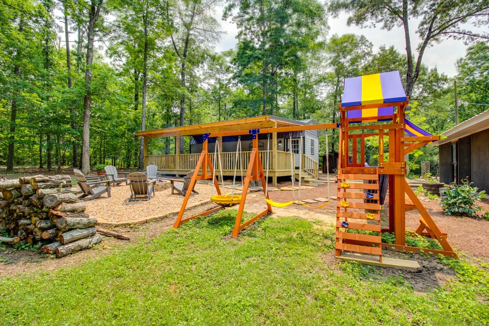2 Hot Tubs, Games & BBQs! Henagar Group Retreat Apartment in Alabama