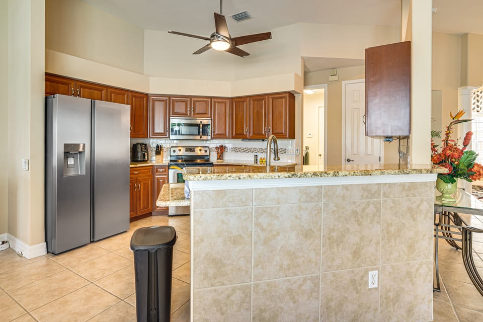 Great for Groups! Canalfront Cape Coral Getaway House in Cape Coral