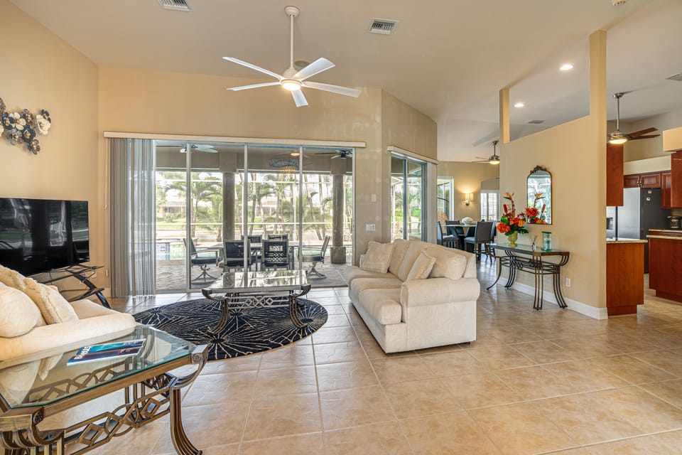 Great for Groups! Canalfront Cape Coral Getaway House in Cape Coral