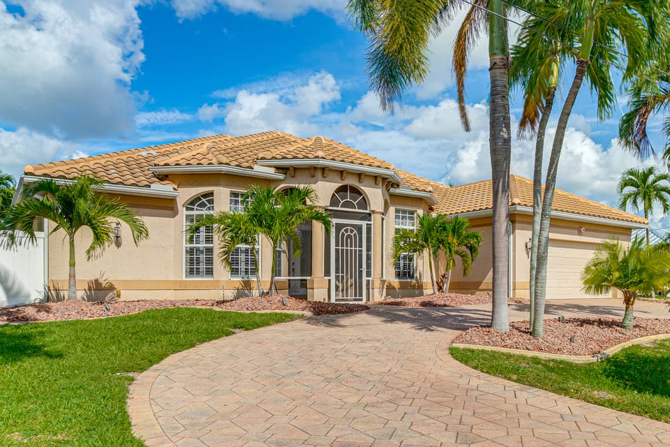 Great for Groups! Canalfront Cape Coral Getaway House in Cape Coral