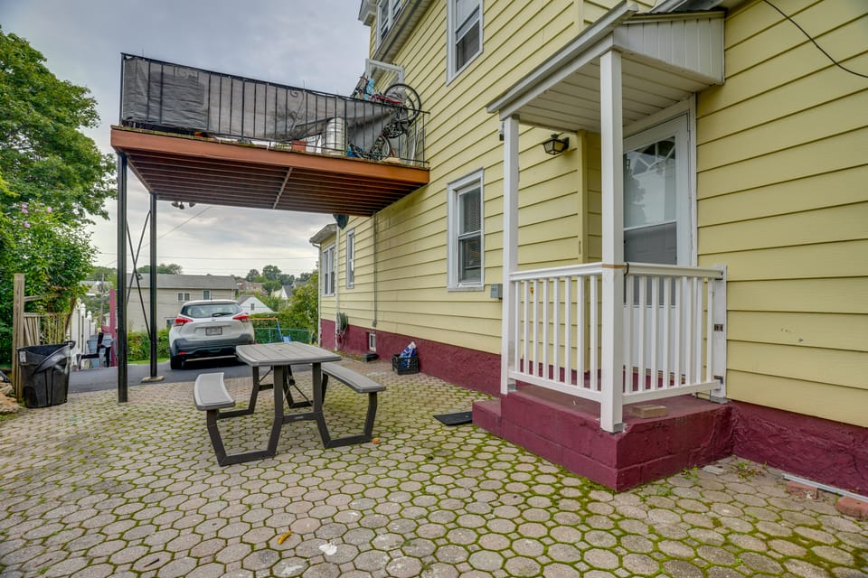 Near Shops & Transit to NYC! Yonkers Apt Apartment in Yonkers