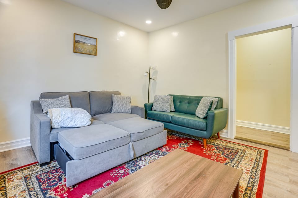 Near Shops & Transit to NYC! Yonkers Apt Apartment in Yonkers