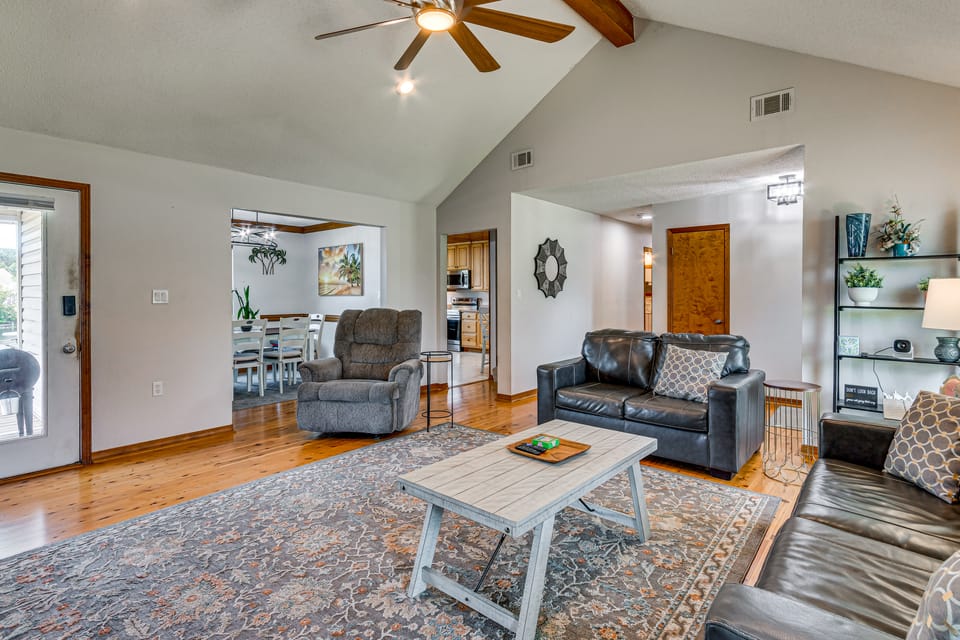 Mary Esther Family Home, 9 Mi to Navarre Beach! House in Florida
