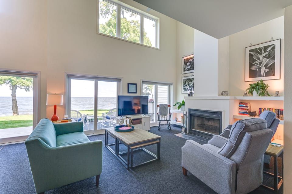 Mille Lacs Lakefront Townhome: Walk to Marina! Apartment in Mille Lacs Lake