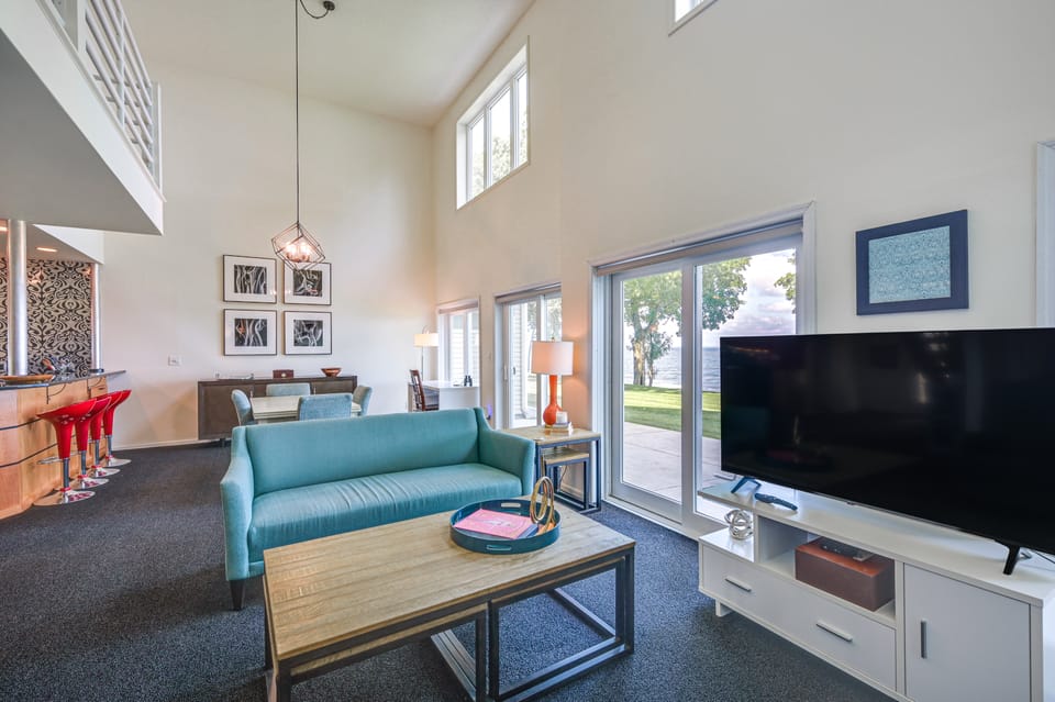 Mille Lacs Lakefront Townhome: Walk to Marina! Apartment in Mille Lacs Lake