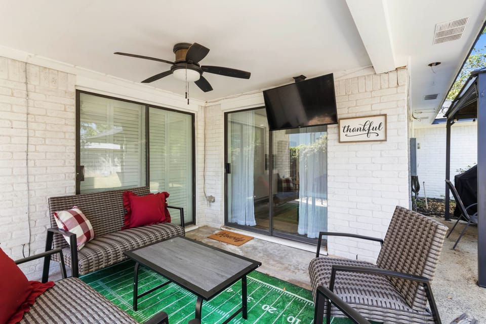 The Oaks at Aggieland! Modern Home w/ Patio & Yard House in College Station