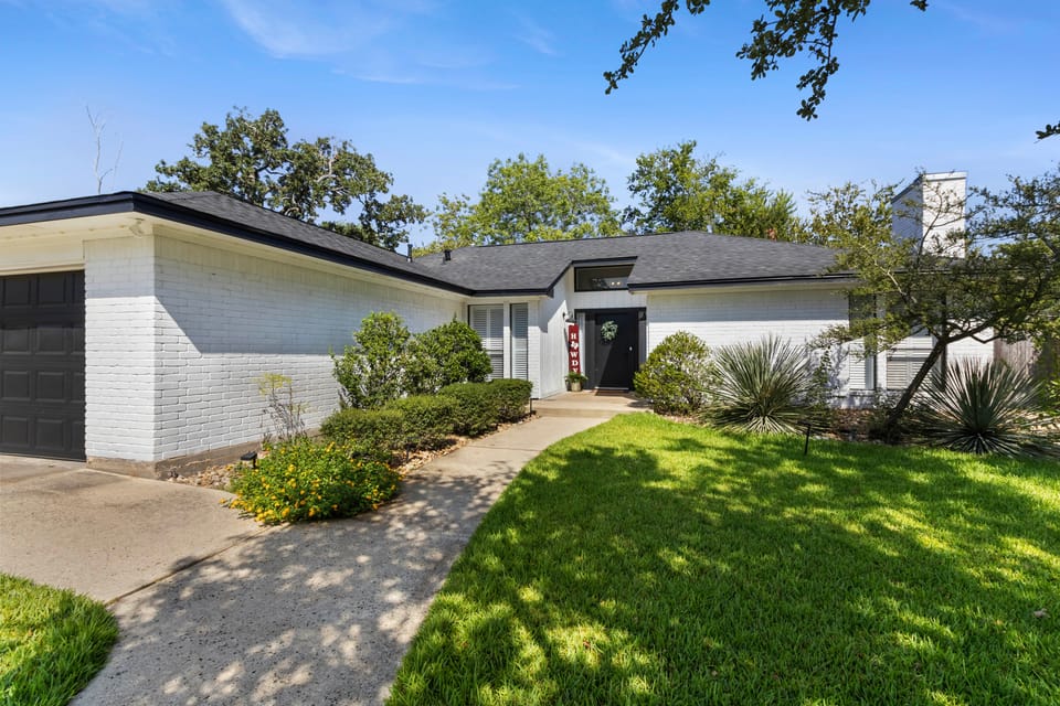 The Oaks at Aggieland! Modern Home w/ Patio & Yard House in College Station