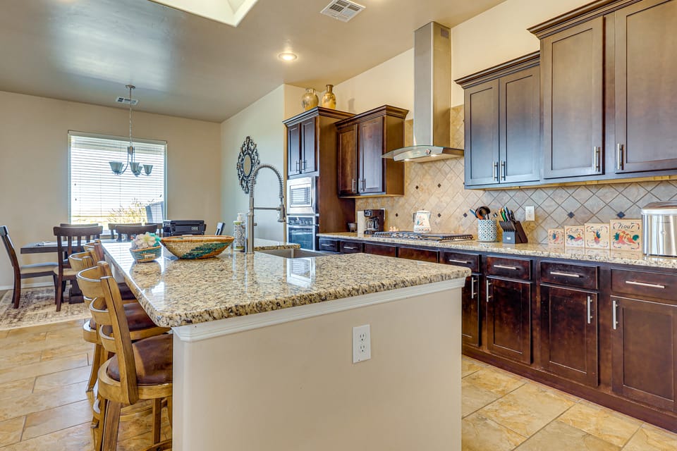 Las Cruces Oasis: Patio, Hot Tub + Mtn Views House in Las Cruces