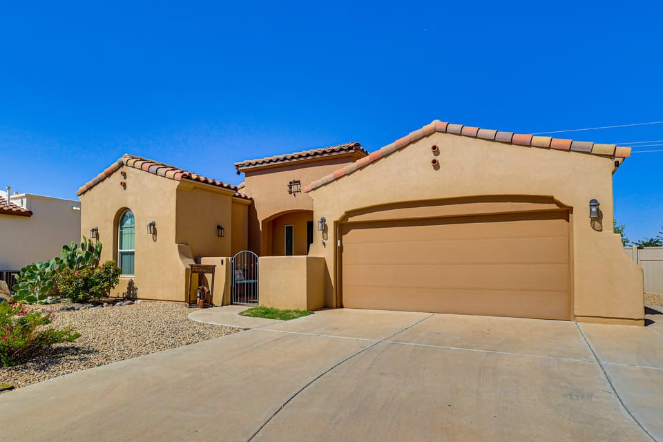 Las Cruces Oasis: Patio, Hot Tub + Mtn Views House in Las Cruces