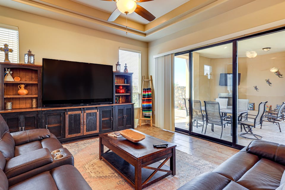 Las Cruces Oasis: Patio, Hot Tub + Mtn Views House in Las Cruces