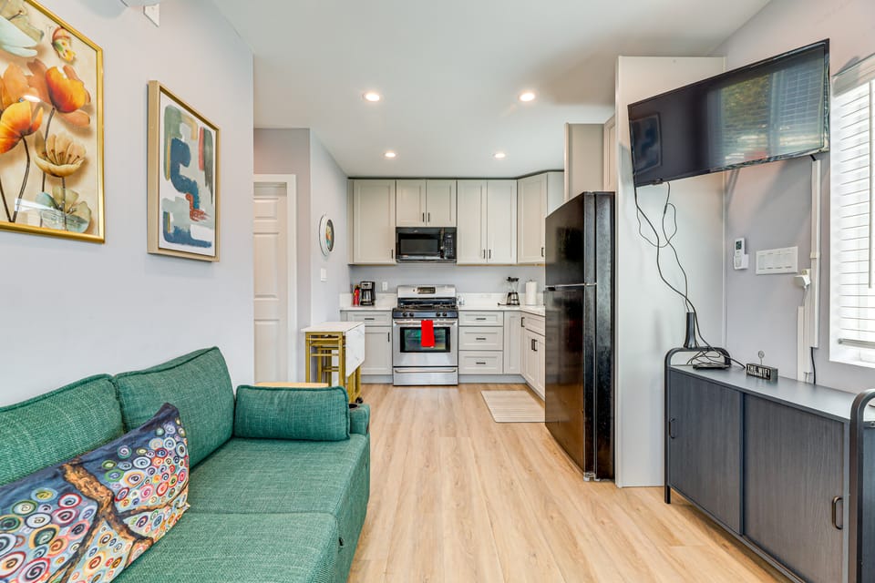 Spacious, Cozy Rear House Near LAX House in Compton