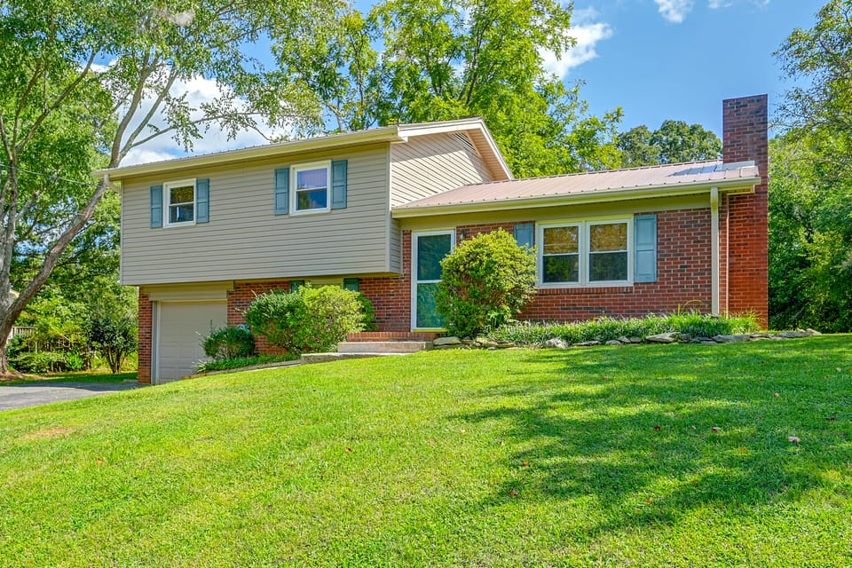 Centrally Located Adventure Basecamp in King! House in North Carolina