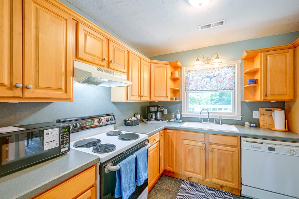 Centrally Located Adventure Basecamp in King! House in North Carolina