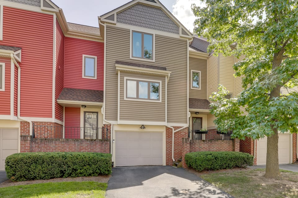 Home Gym & Office! Townhome Walk to Genesee River Apartment in Brighton